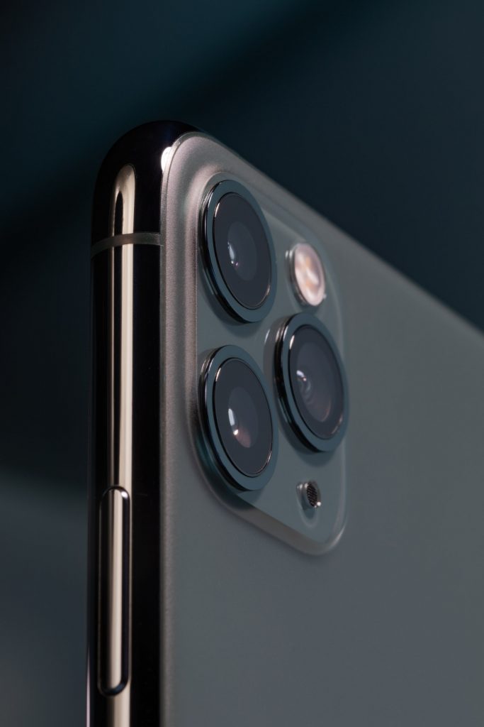iphone 11 pro side